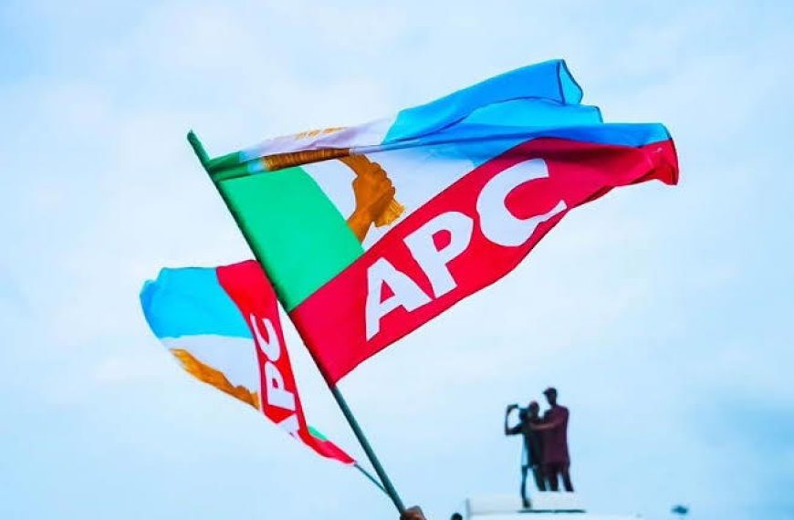 Mass Exodus: Over 250 PDP and Accord Members Move to APC in Oyo State