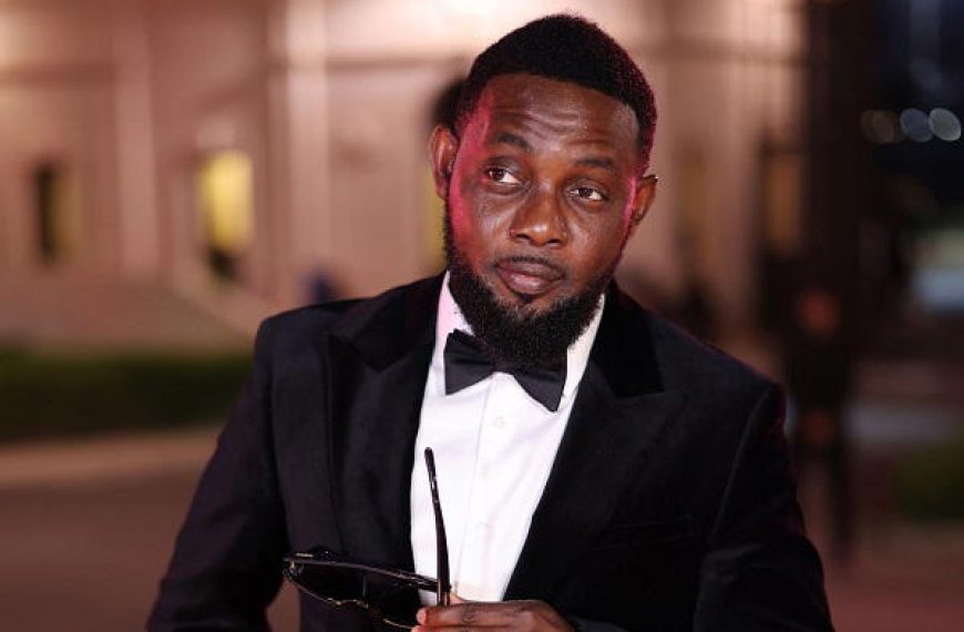 AY Apologizes after Payment Dispute Halts UK Comedy Show