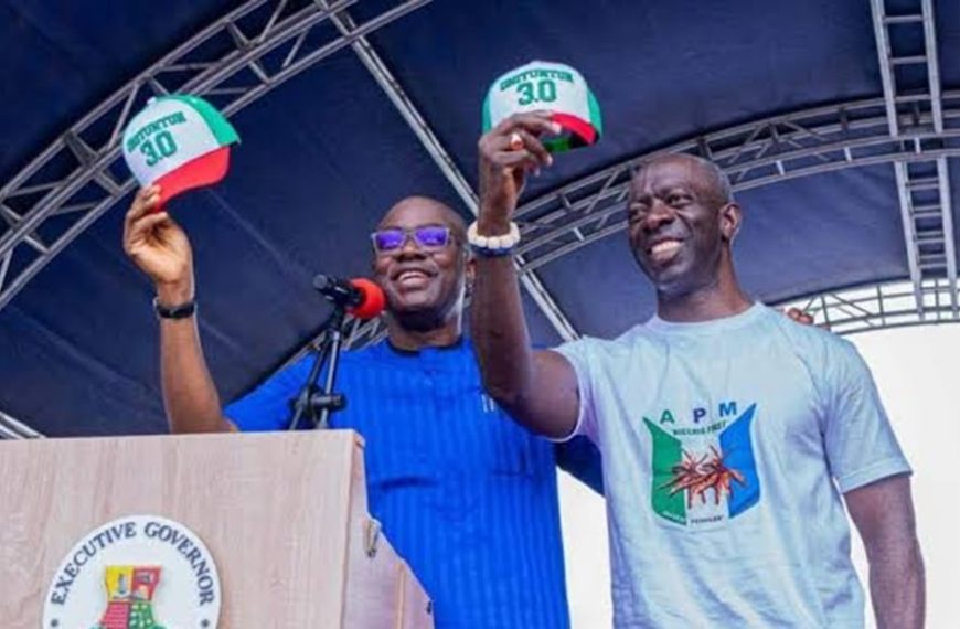 Makinde and Adekanmbi Donate N5 Million to Igboho’s Church, Emphasize Importance of Prayer